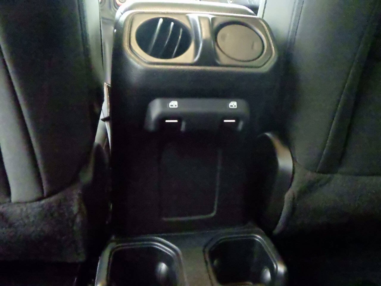 Used 2020 Jeep Wrangler Unlimited Sport AWD/4WD image 32
