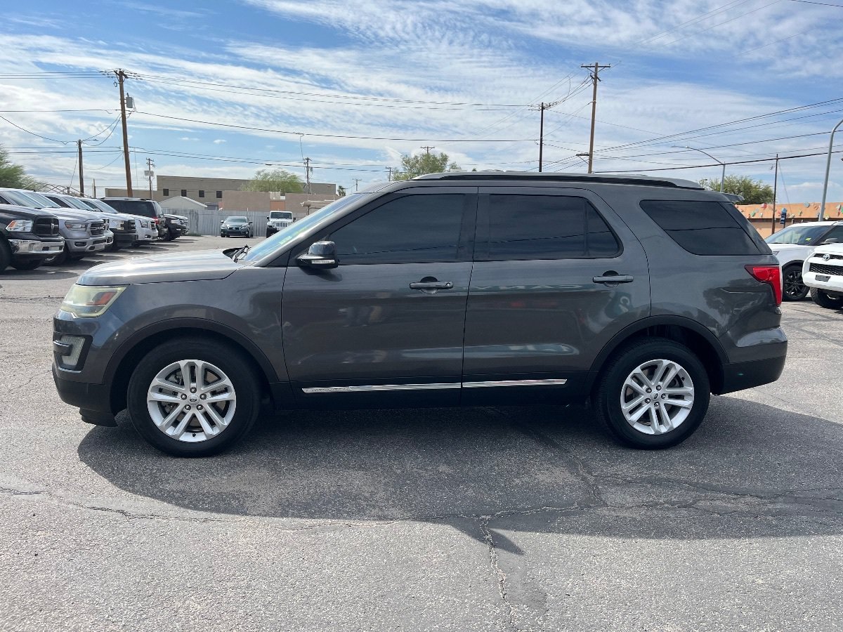 Used 2016 Ford Explorer XLT w/ Equipment Group 202A FWD image 9