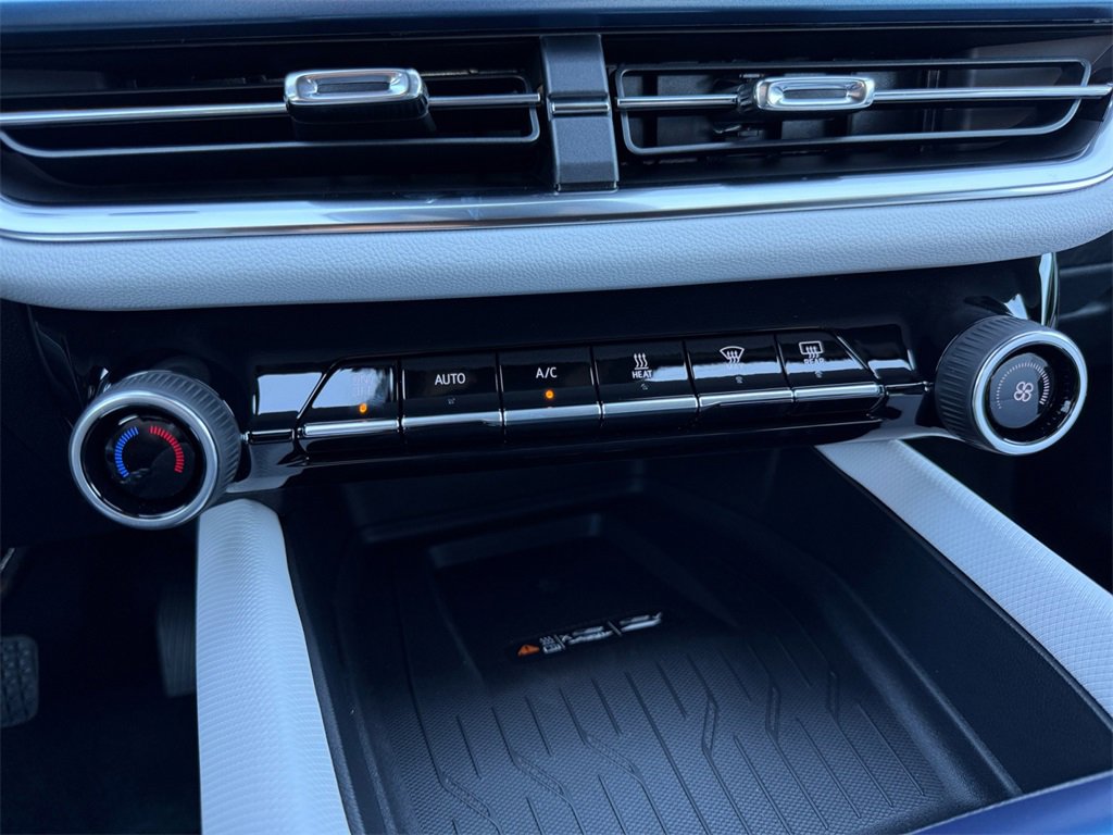 New 2026 Chevrolet Equinox EV LT image 17