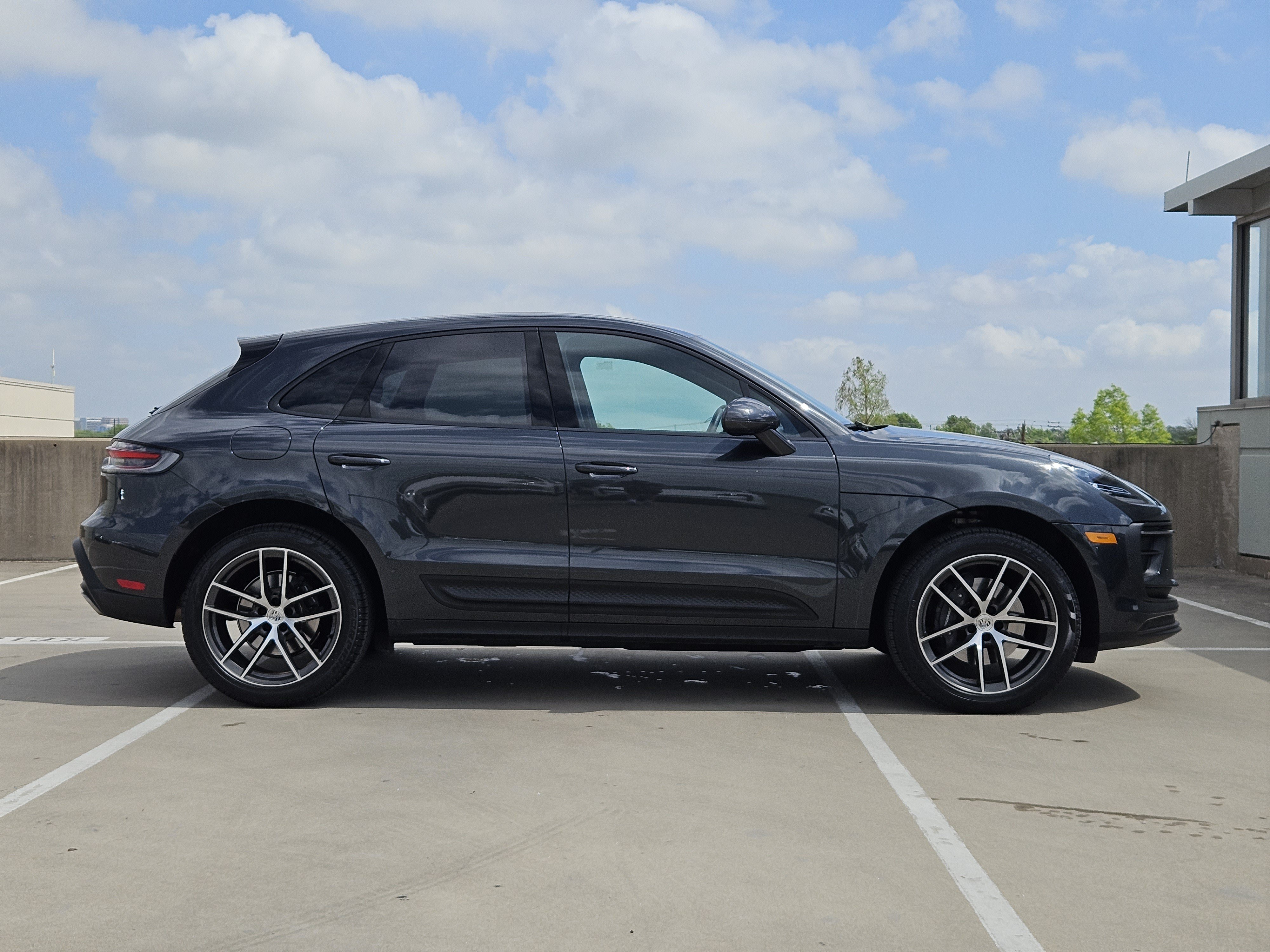 Certified 2026 Porsche Macan AWD/4WD image 9