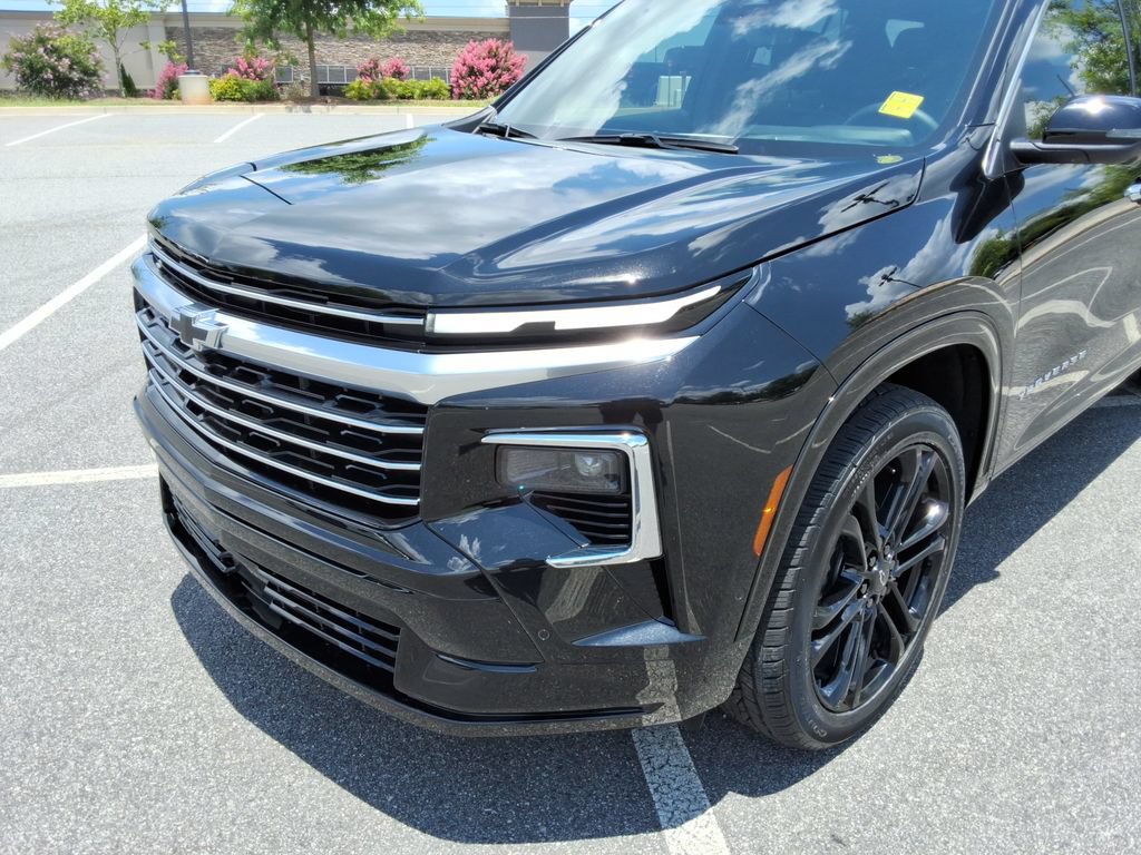 Certified 2025 Chevrolet Traverse High Country FWD image 9
