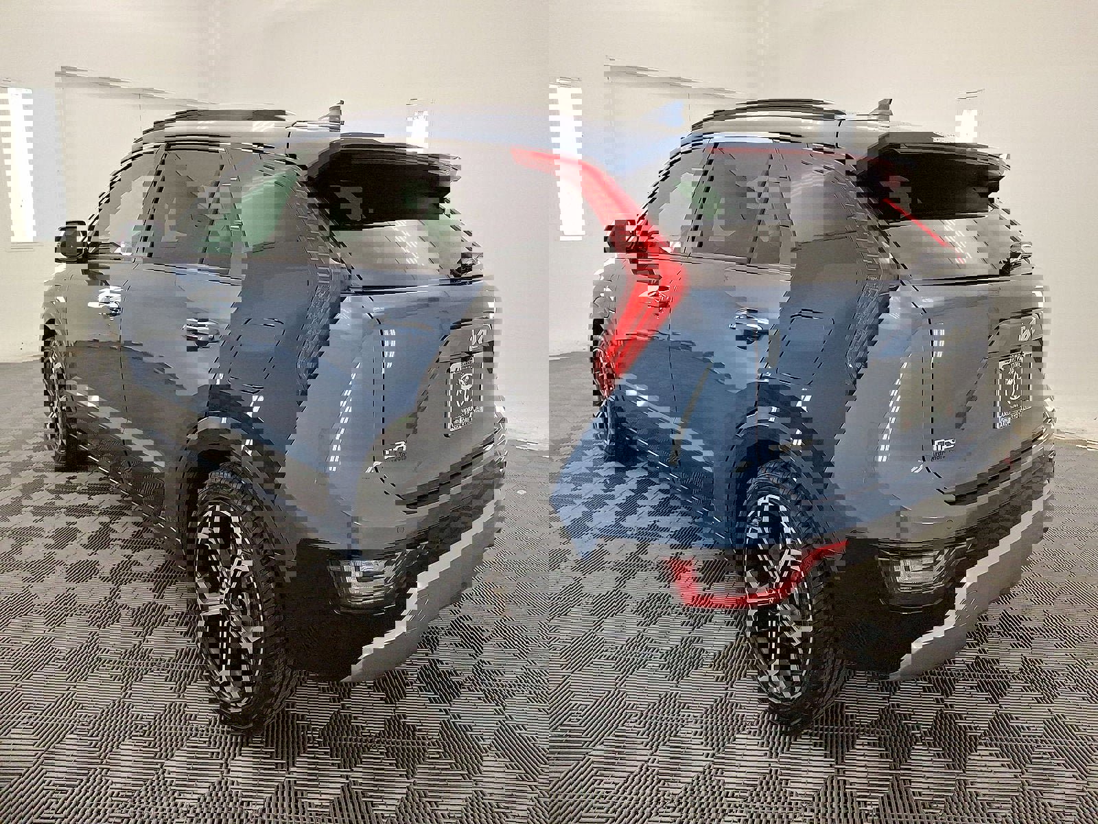 Used 2023 Kia Niro SX Touring image 22