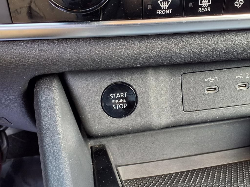 Used 2025 Nissan Rogue SV FWD image 14