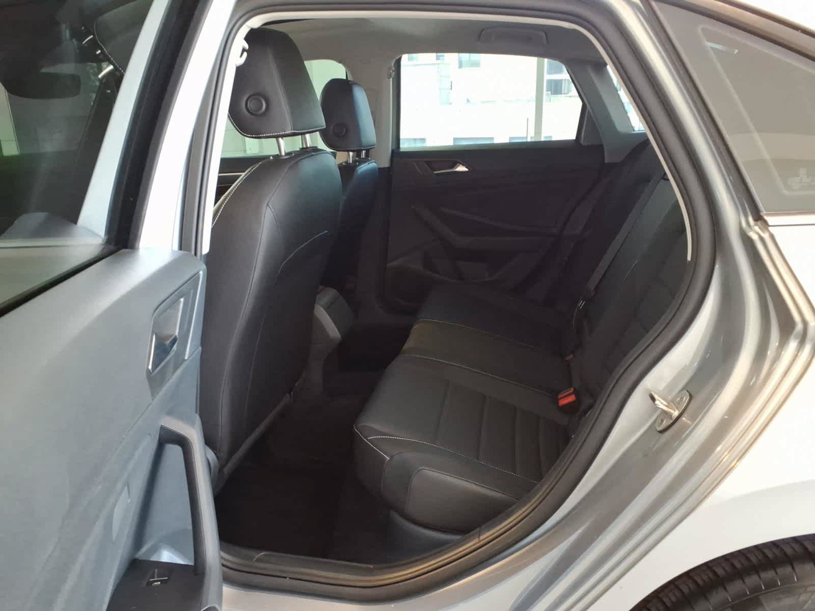 Used 2023 Volkswagen Jetta SE w/ Panoramic Sunroof Package FWD image 11