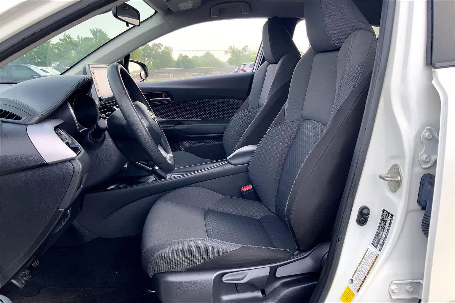 Used 2021 Toyota C-HR LE FWD image 8