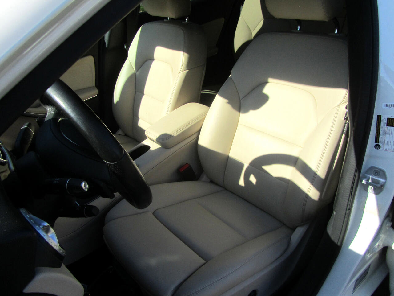 Used 2017 Mercedes-Benz GLA 250 4MATIC w/ Premium Package image 16