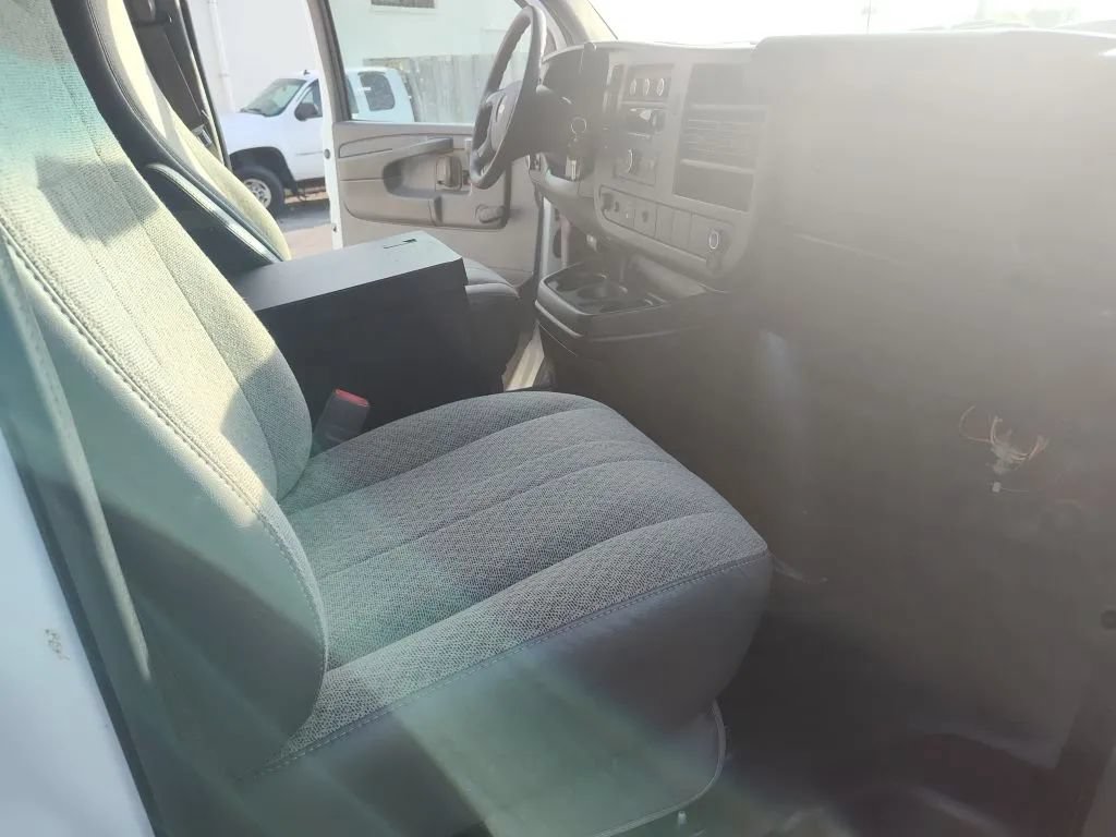 Used 2012 Chevrolet Express 2500 RWD image 17