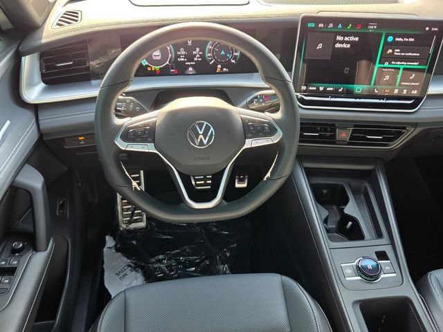 Used 2025 Volkswagen Tiguan SE R-Line FWD image 14