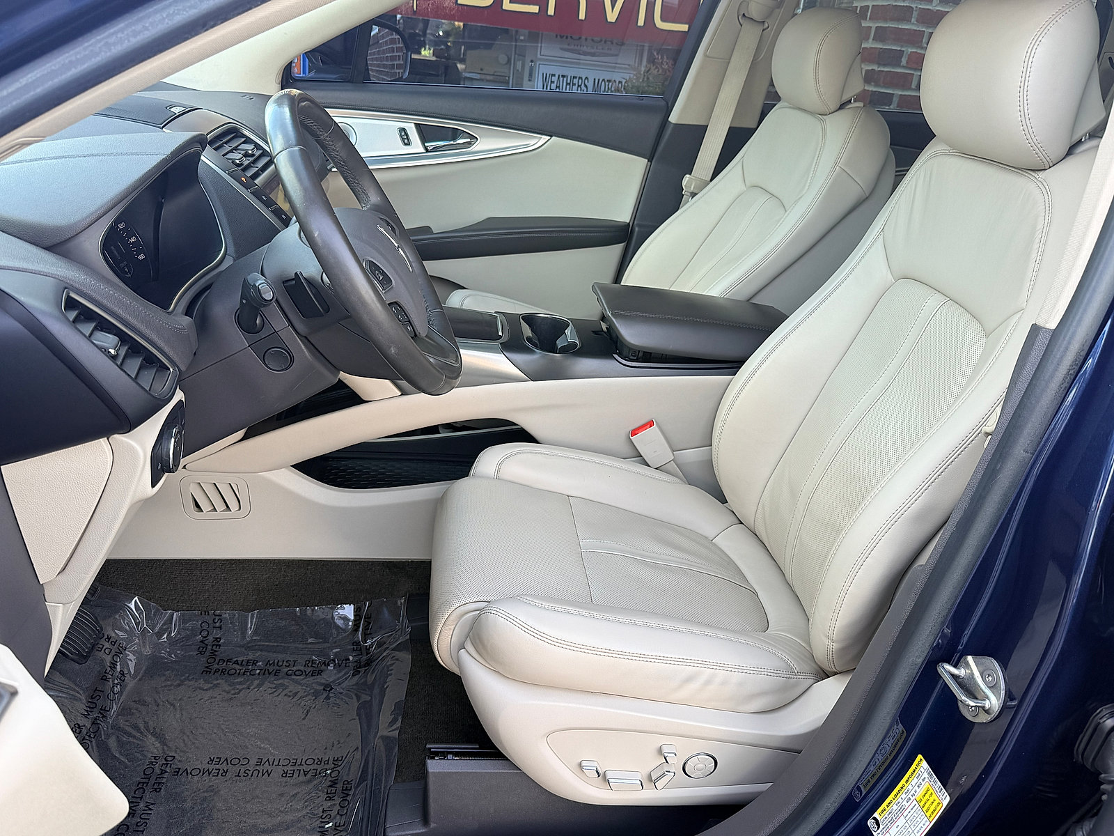 Used 2017 Lincoln MKX Reserve w/ Luxury Package AWD/4WD image 32