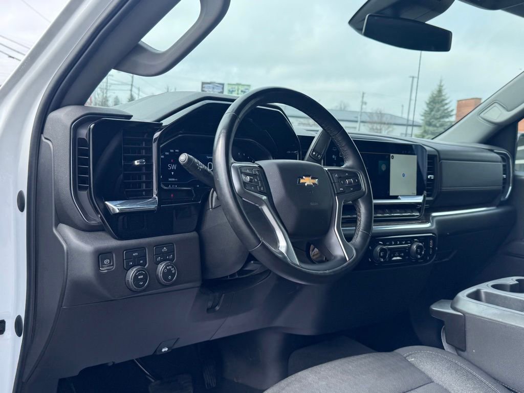 Used 2023 Chevrolet Silverado 1500 LT image 13