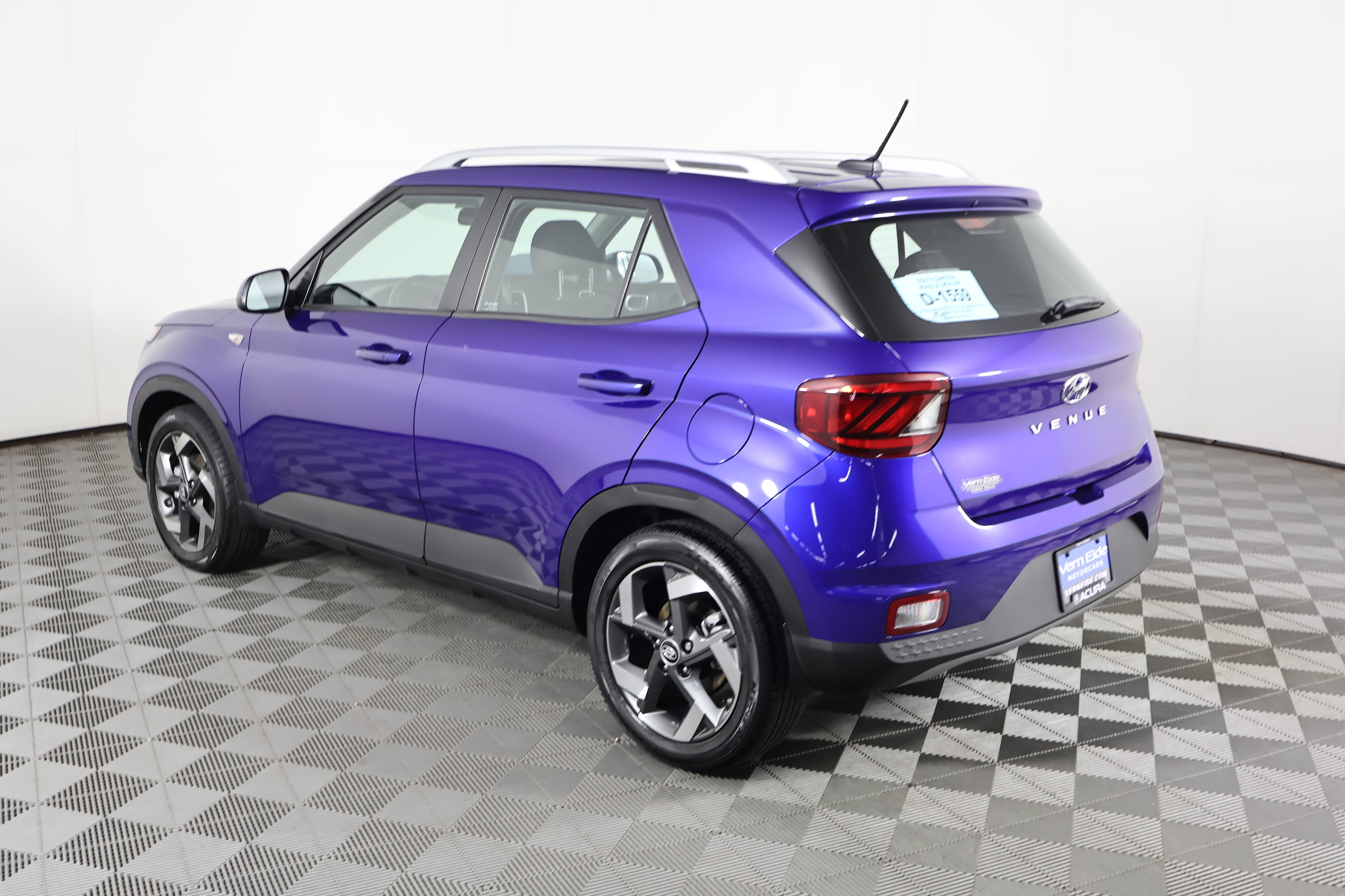 Used 2024 Hyundai Venue SEL image 8