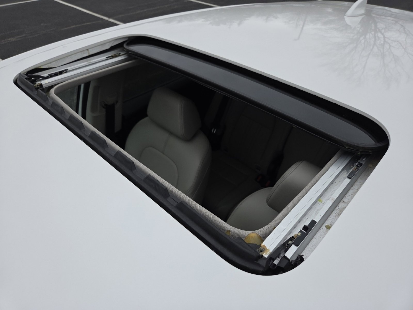 Certified 2024 Honda HR-V EX-L image 4