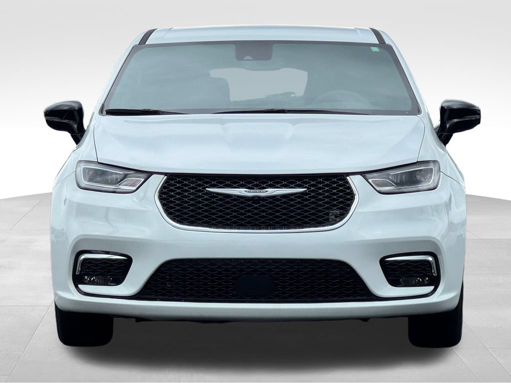 Used 2025 Chrysler Pacifica Select FWD image 2