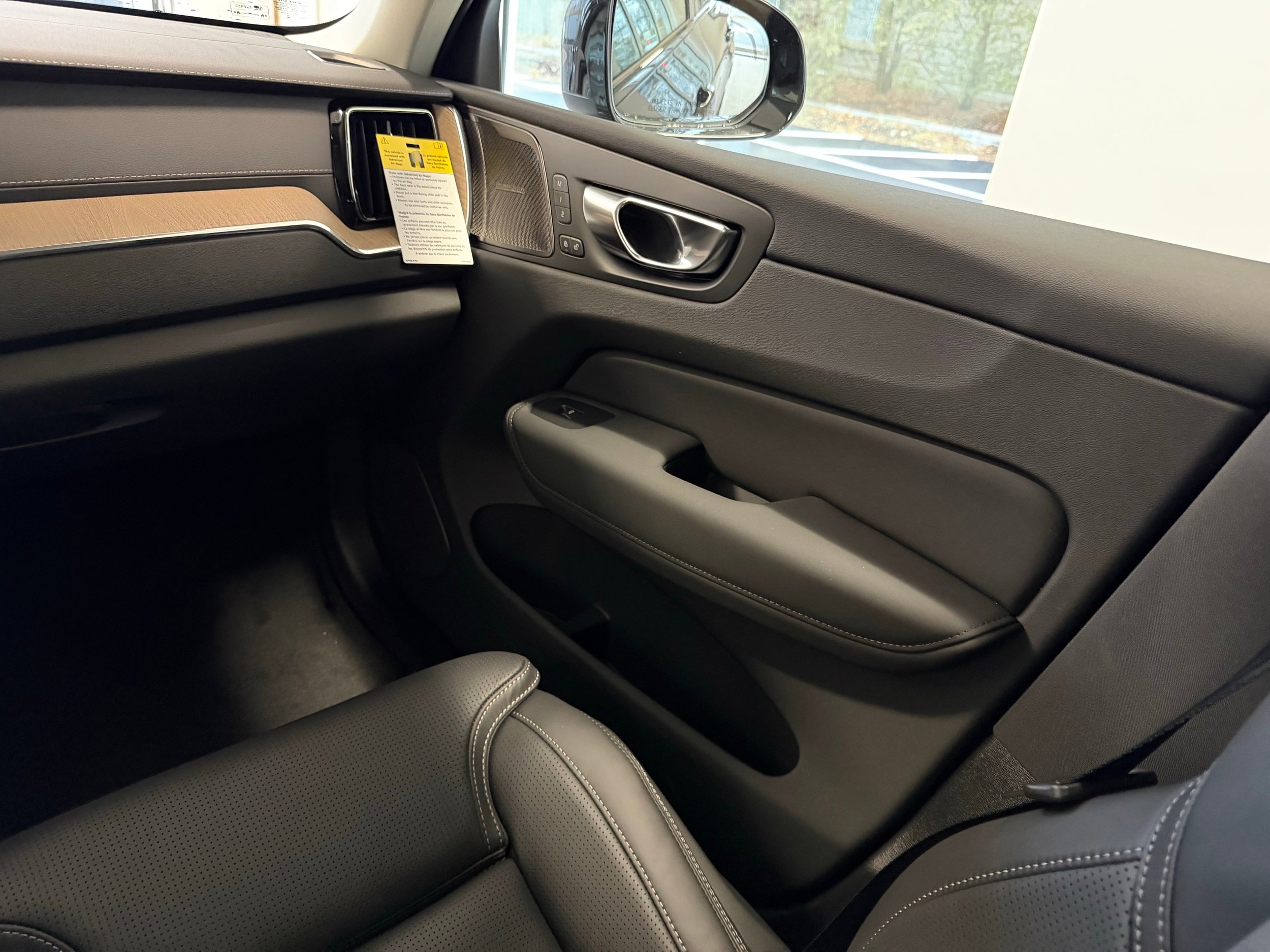 New 2026 Volvo XC60 T8 Ultra w/ Protection Package Premier image 24