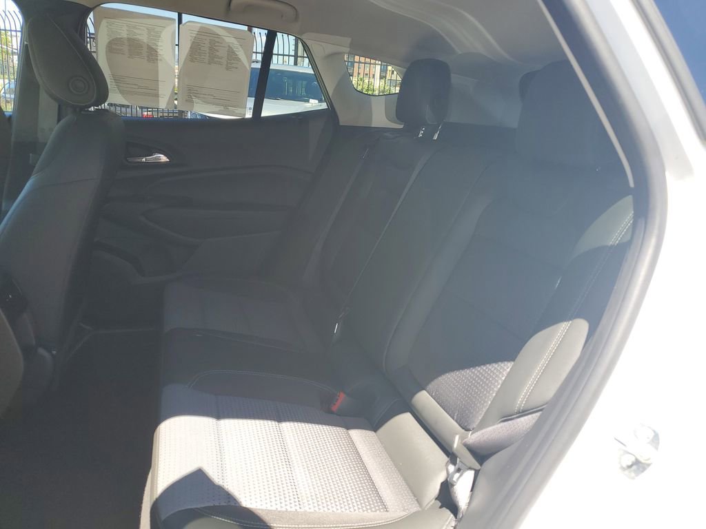 Used 2025 Chevrolet Trax LT FWD image 14