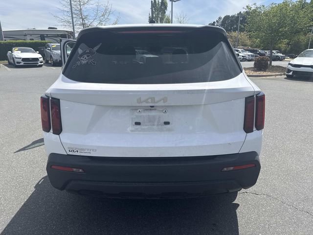 Used 2023 Kia Sorento LX image 5