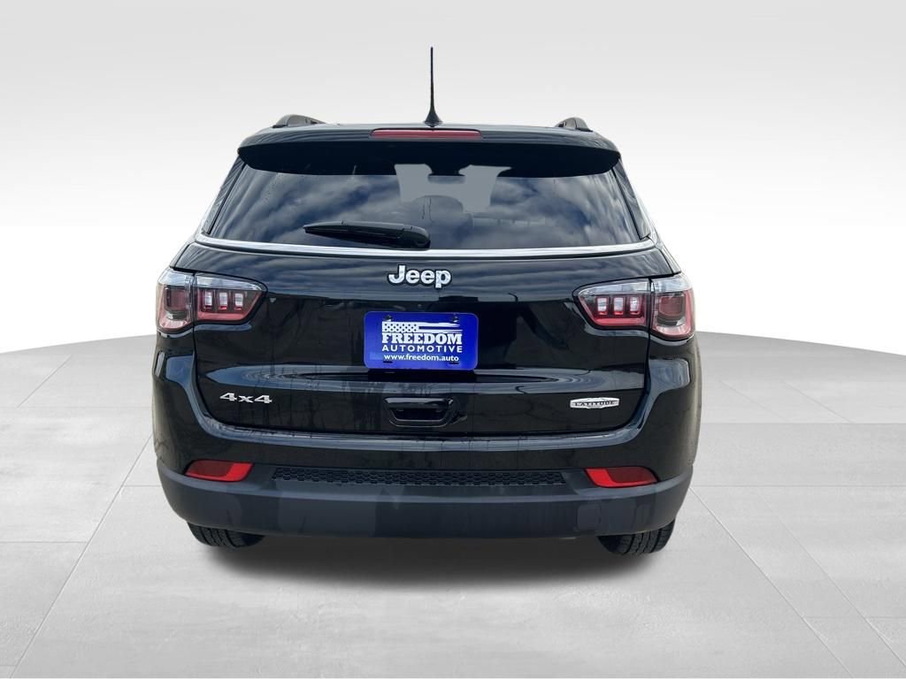 Used 2025 Jeep Compass Latitude w/ Sun & Sound Group image 44