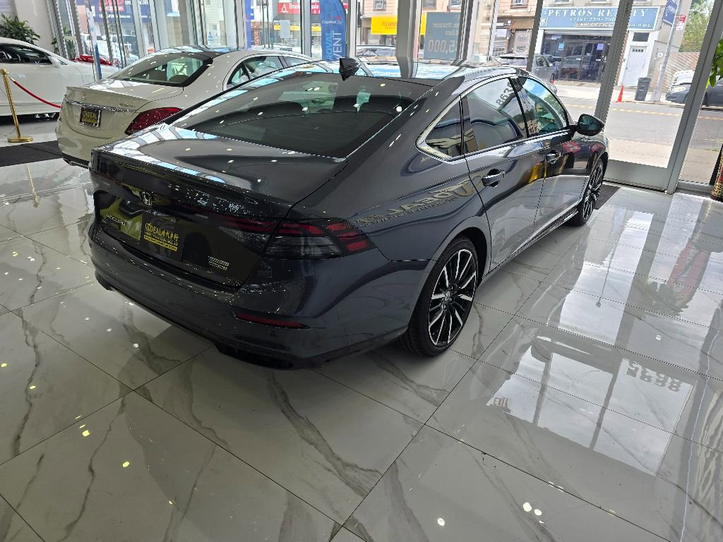 Used 2025 Honda Accord Touring image 5