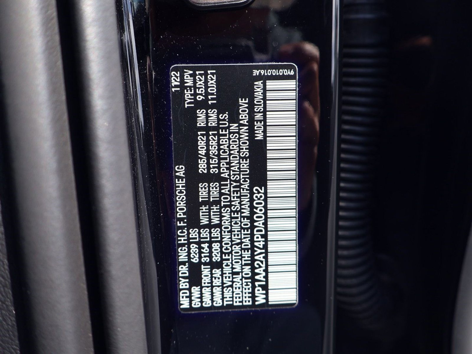 Certified 2023 Porsche Cayenne Platinum Edition image 28