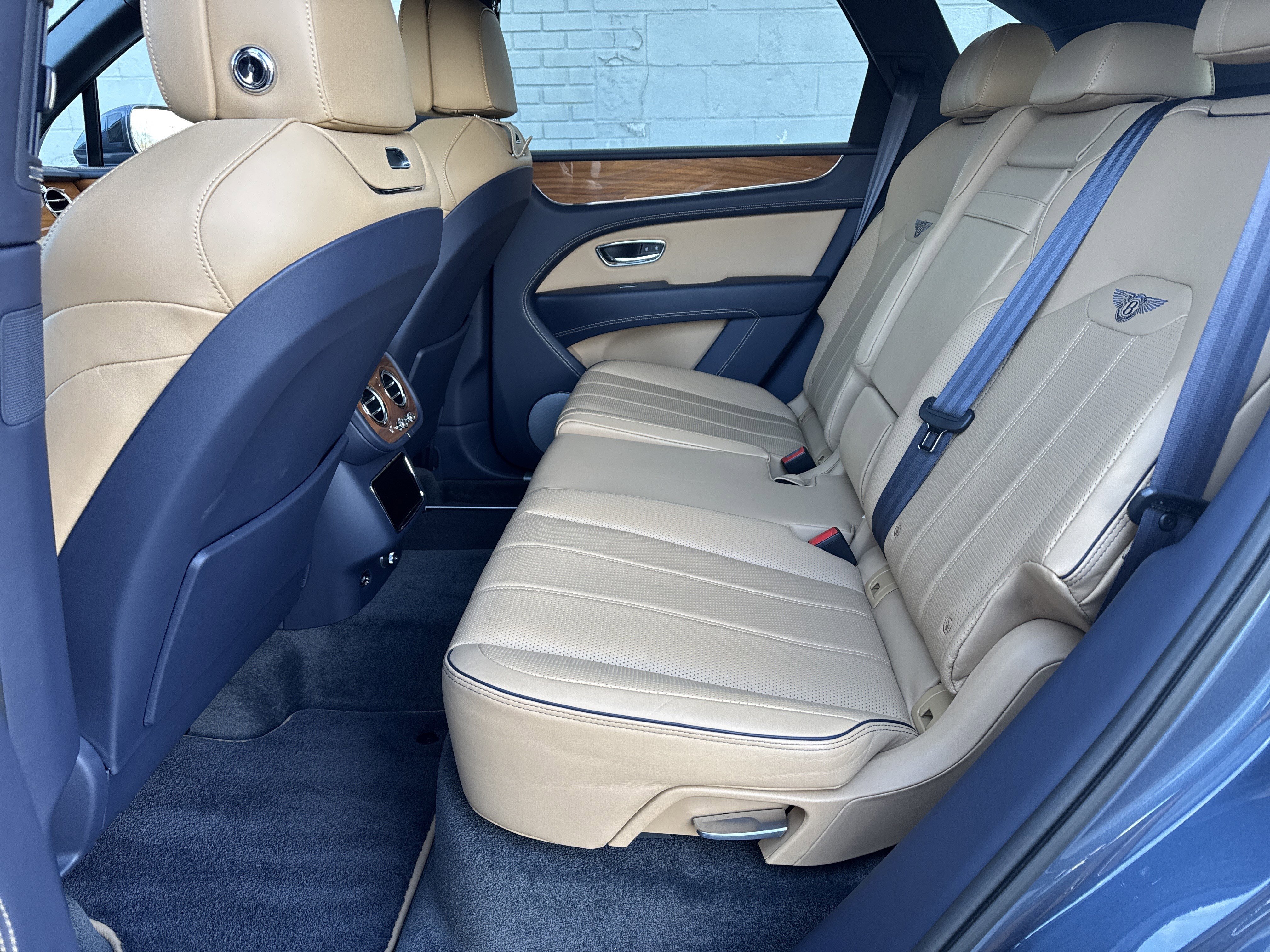 Used 2022 Bentley Bentayga V8 image 26