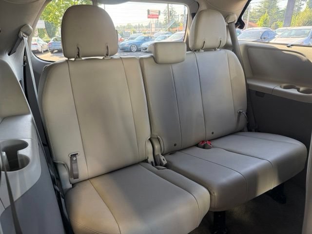 Used 2014 Toyota Sienna XLE FWD image 36