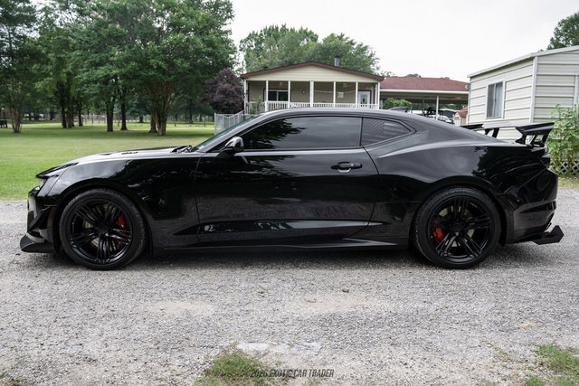 Used 2019 Chevrolet Camaro ZL1 RWD image 3