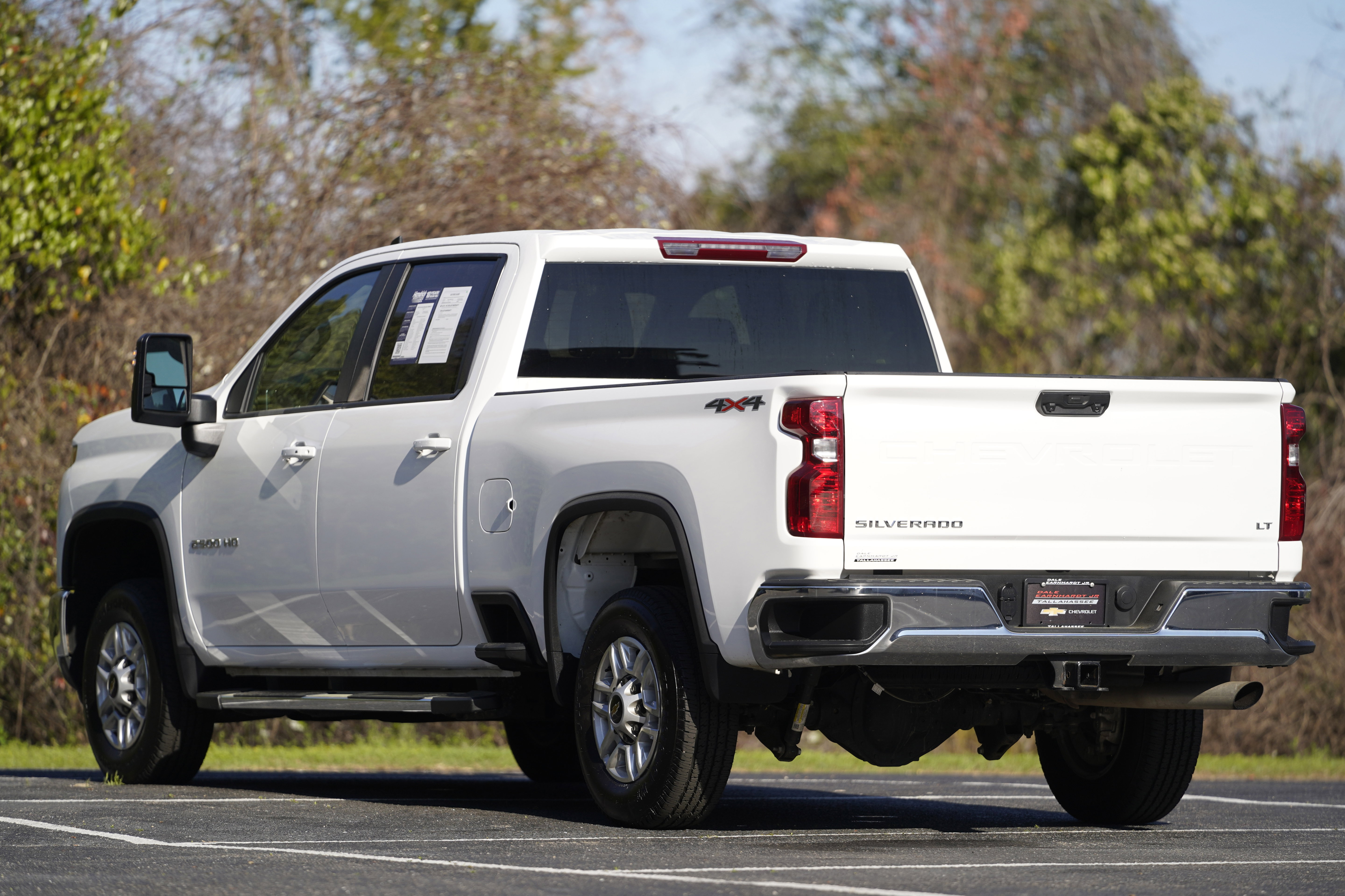 Used 2025 Chevrolet Silverado 2500 LT w/ Convenience Package AWD/4WD image 3