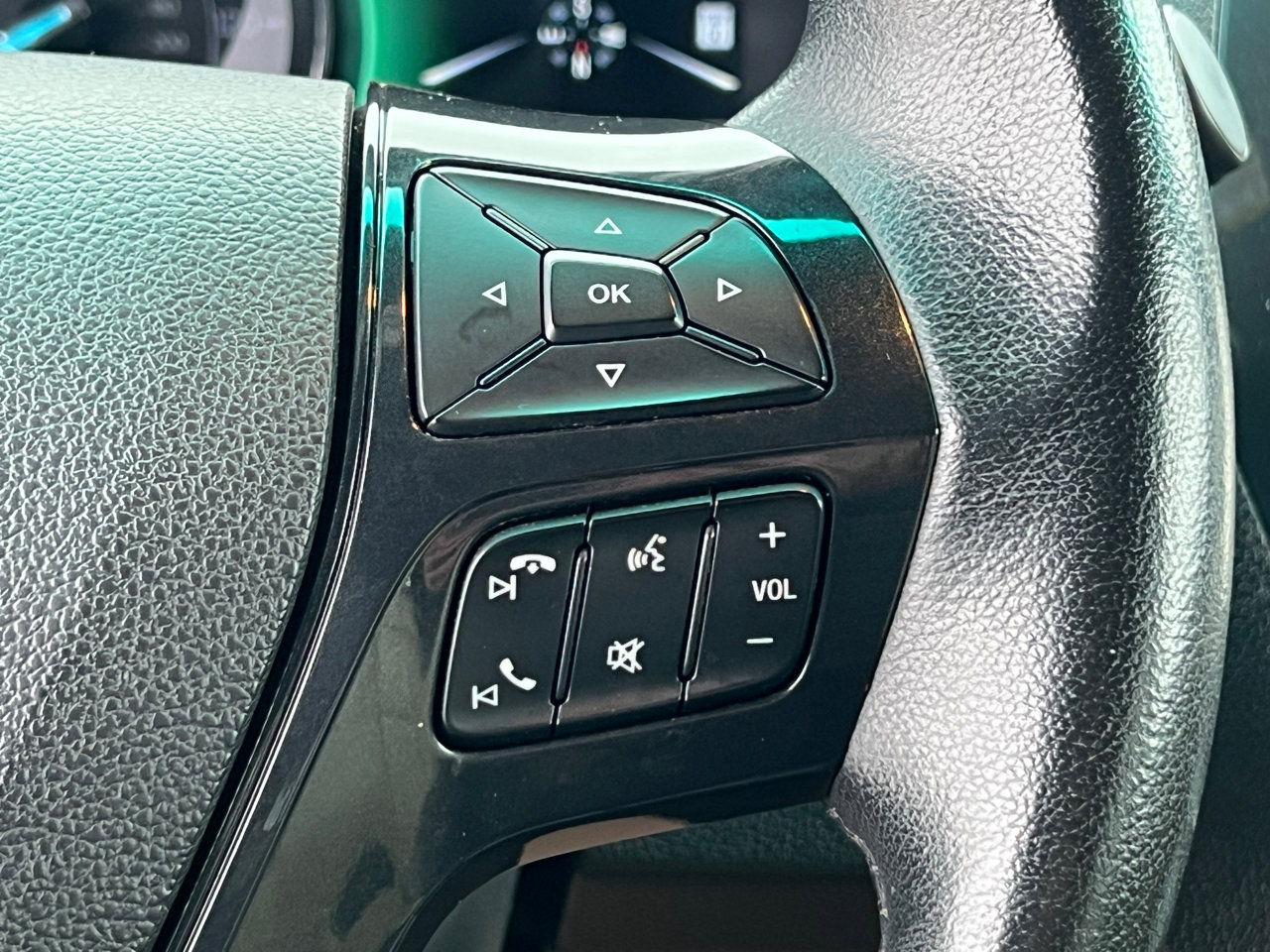 Used 2016 Ford Explorer XLT w/ Equipment Group 202A image 21