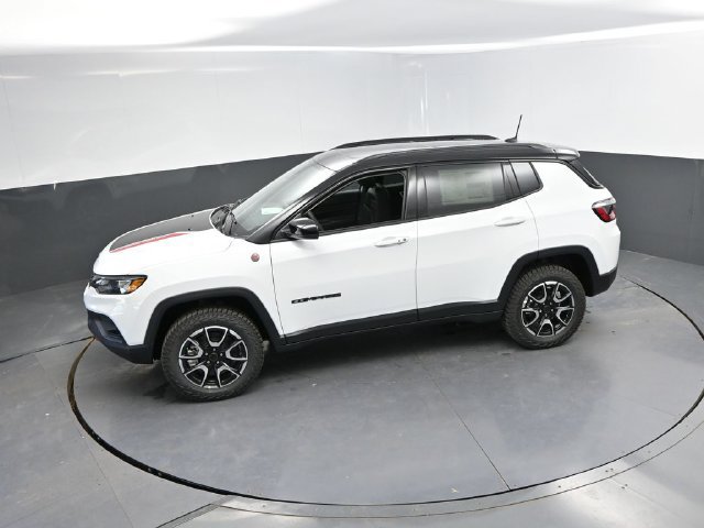 New 2026 Jeep Compass Trailhawk w/ Sun, Sound & Navigation Group AWD/4WD image 35