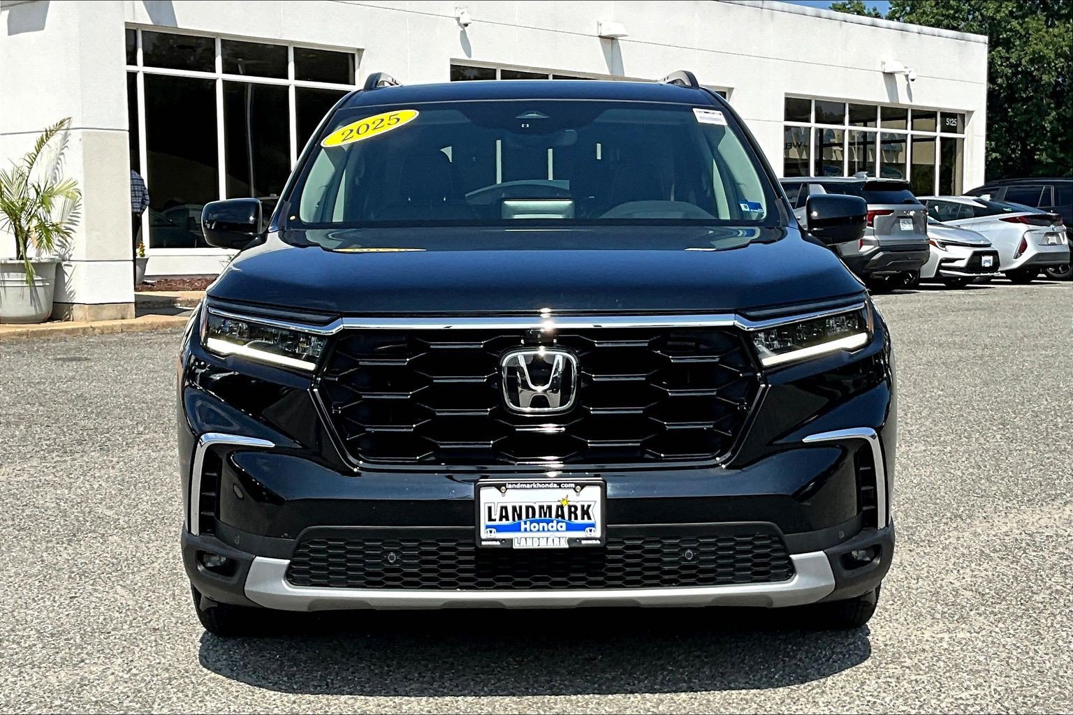 Used 2025 Honda Pilot Elite image 3