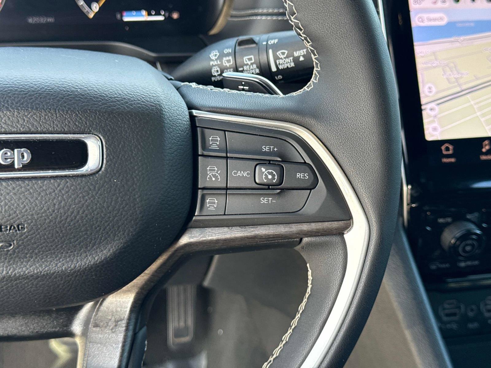 Used 2024 Jeep Grand Cherokee L Limited w/ Luxury Tech Group II image 34