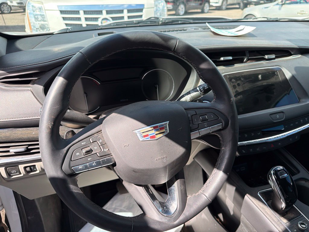 Certified 2022 Cadillac XT4 Premium Luxury w/ Enhanced Visibility Package FWD image 3