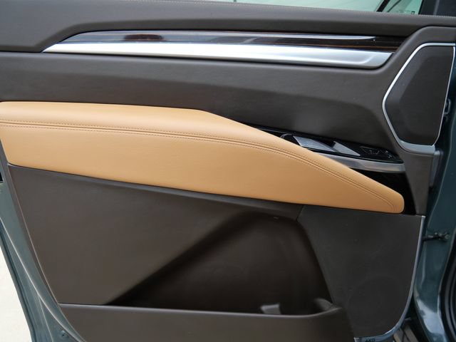 Used 2025 Cadillac Escalade ESV Premium Luxury w/ LPO, Floor Liner Package AWD/4WD image 15