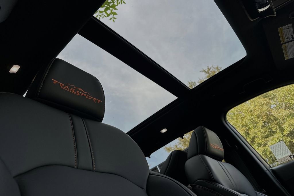 Used 2025 Honda Pilot TrailSport image 15