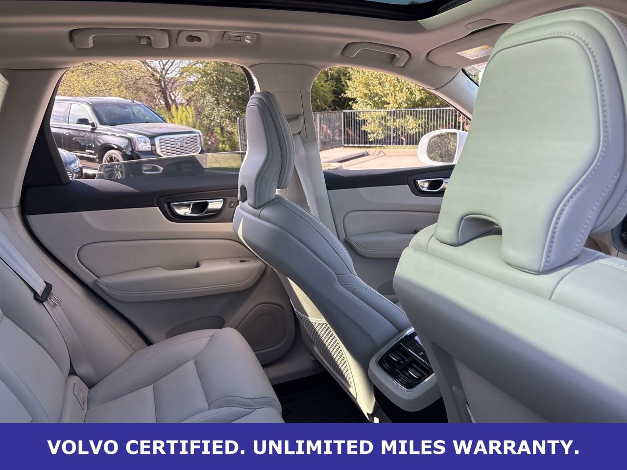 Used 2023 Volvo XC60 B5 Ultimate w/ Climate Package image 11