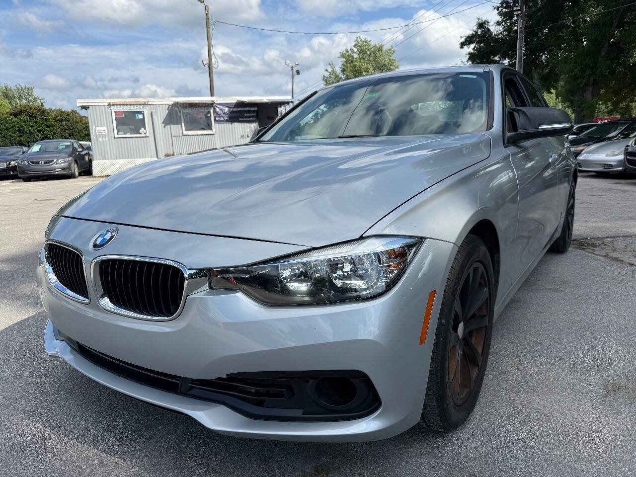 Used 2016 BMW 320i Sedan RWD image 1