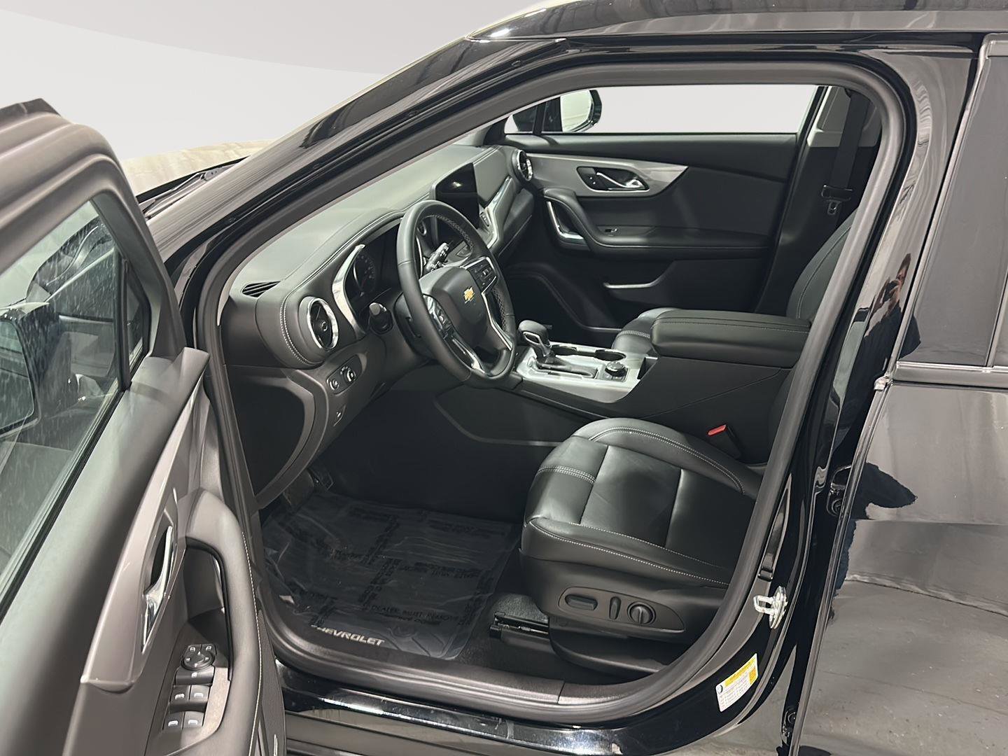 Used 2023 Chevrolet Blazer LT w/ Sound & Technology Package image 22