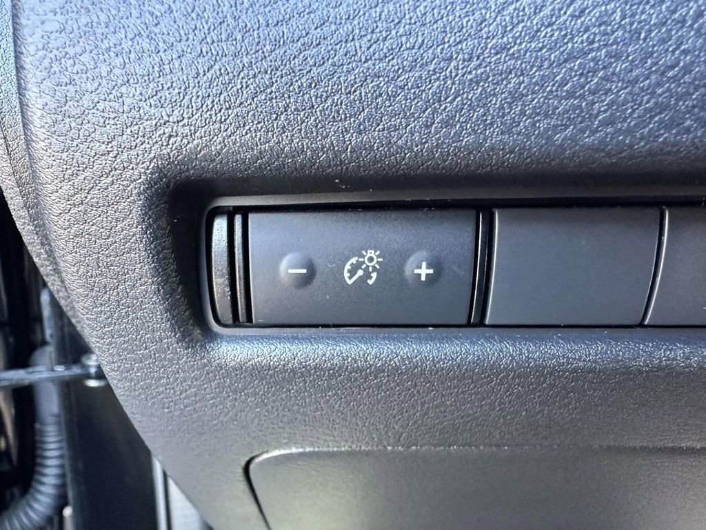 Used 2022 Nissan Rogue S AWD/4WD image 15