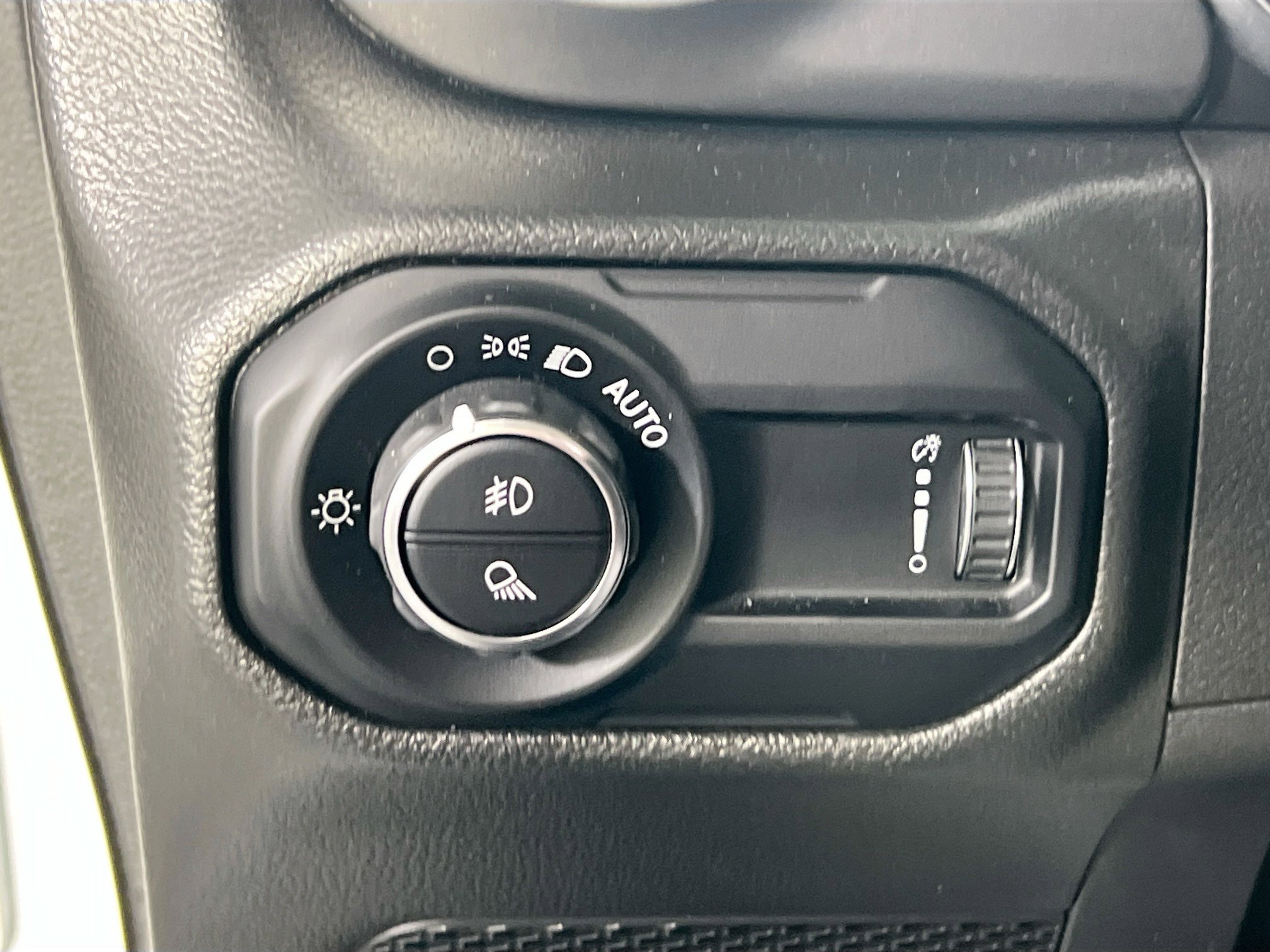 Used 2023 Jeep Gladiator Sport image 10