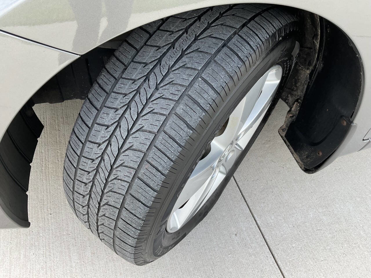 Used 2013 Hyundai Elantra GLS w/ Preferred Pkg FWD image 42