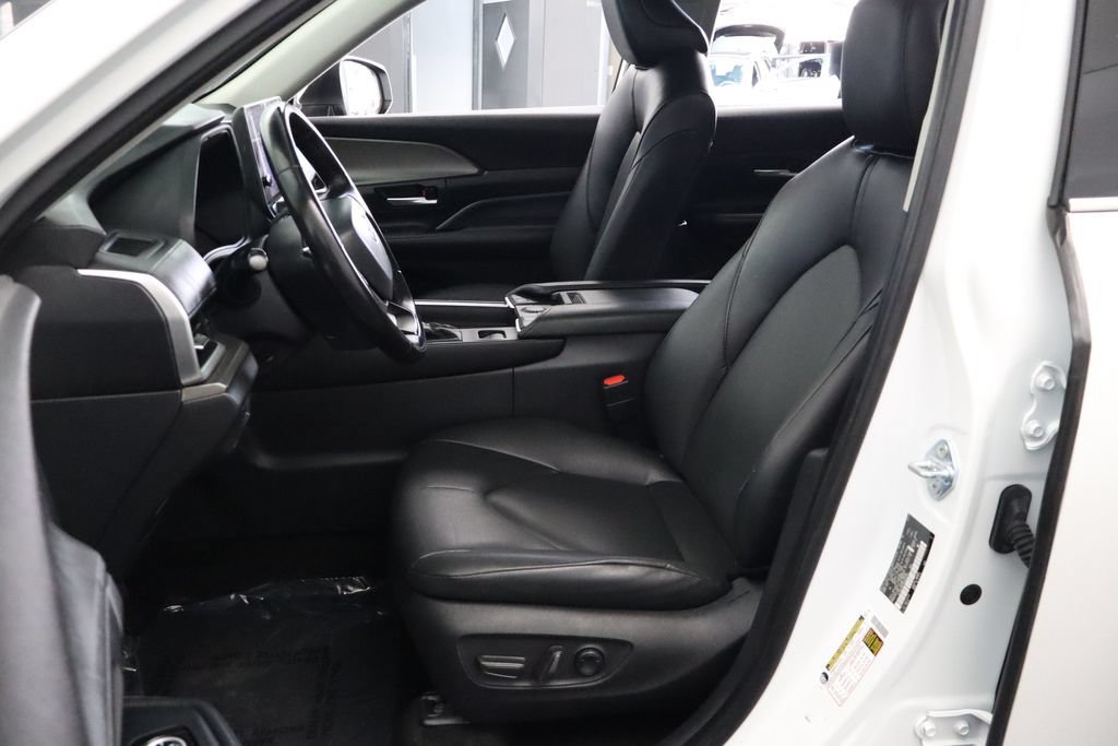 Used 2024 Toyota Grand Highlander AWD Hybrid image 19