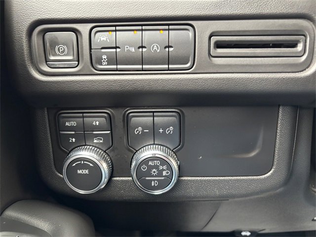 Used 2023 GMC Yukon XL SLE image 18