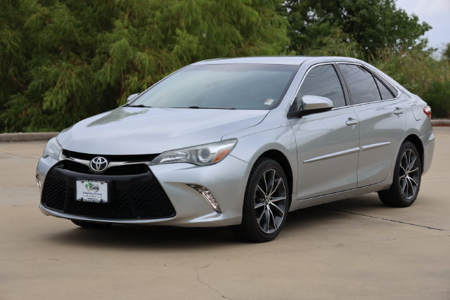 Certified 2017 Toyota Camry XSE FWD image 3