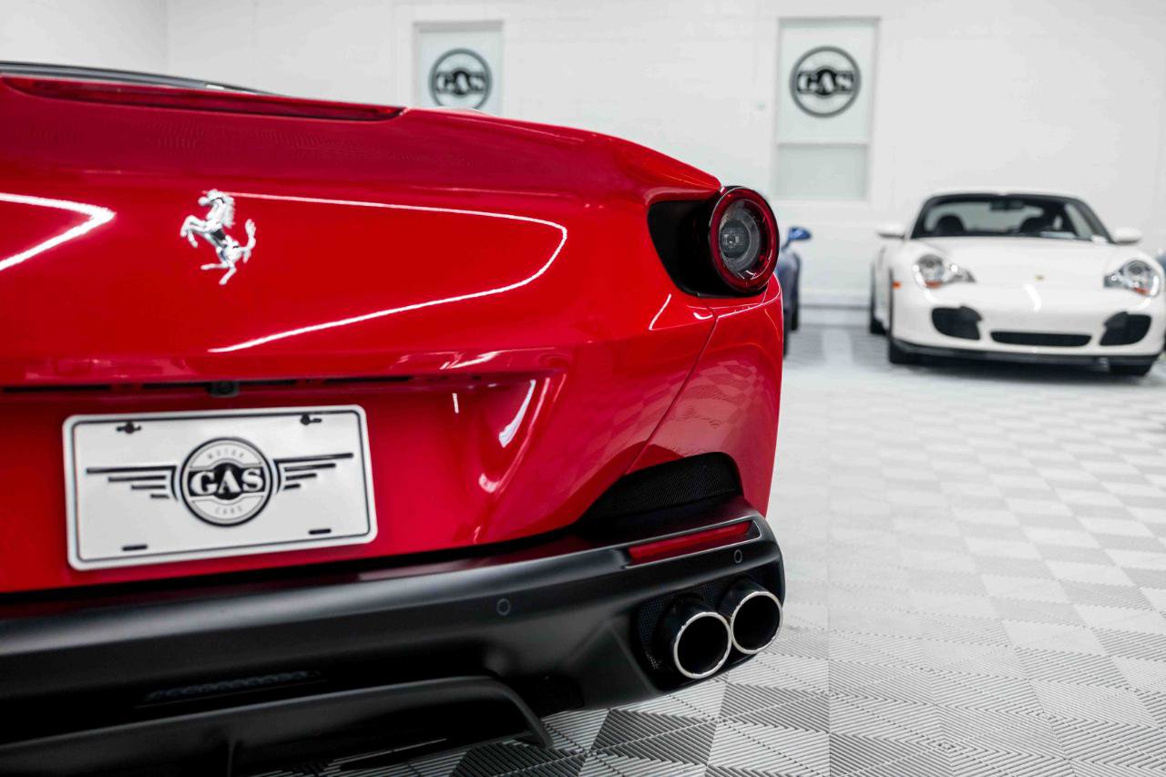 Used 2019 Ferrari Portofino RWD image 34