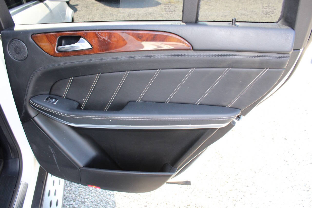 Used 2015 Mercedes-Benz GL 63 AMG 4MATIC w/ Accessory Chrome Package image 27