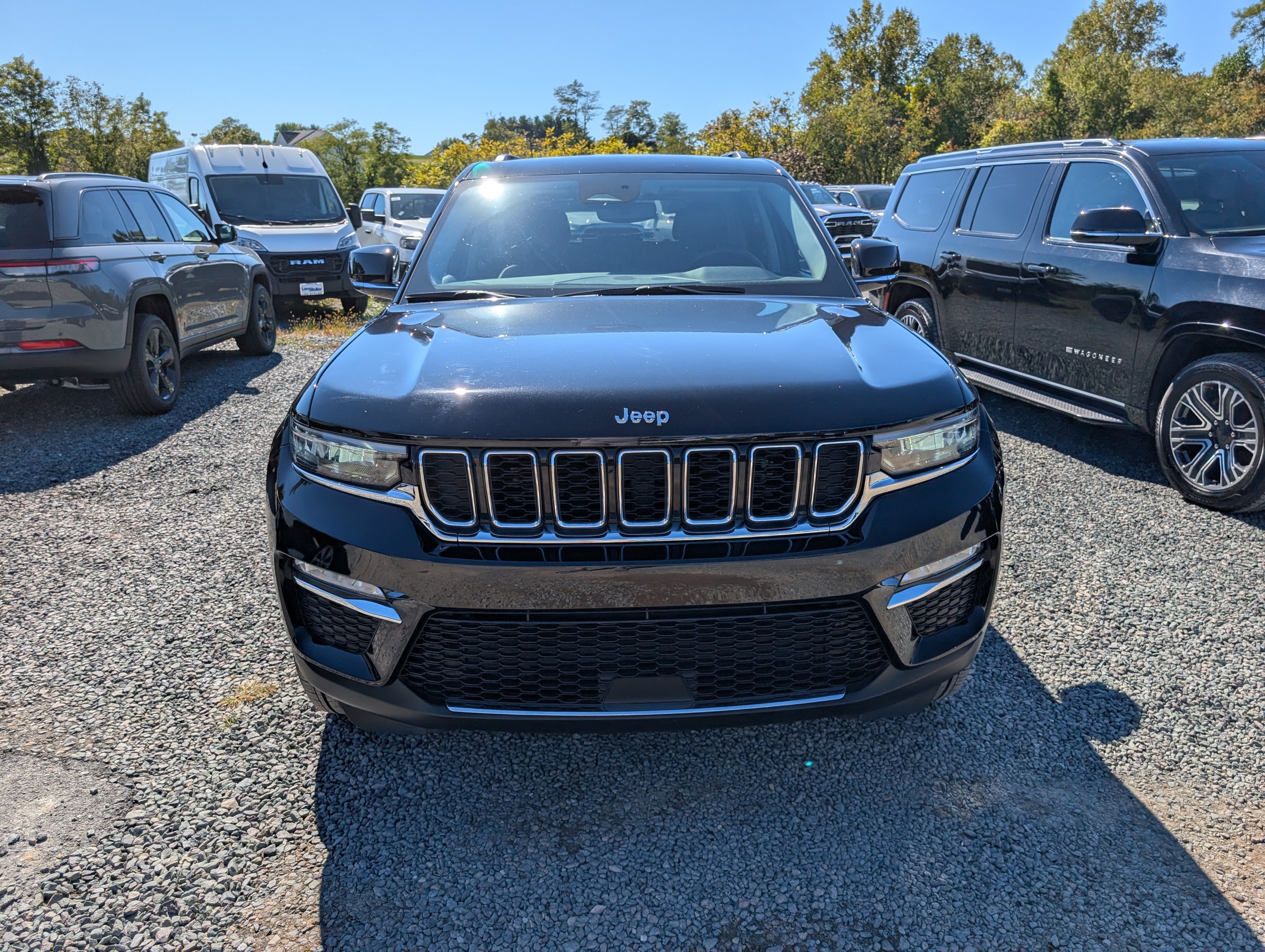 Used 2023 Jeep Grand Cherokee Limited w/ Trailer Tow Prep Group (B) AWD/4WD image 8