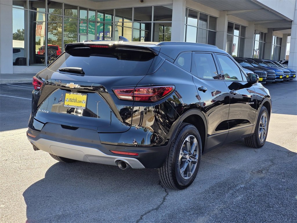 Used 2025 Chevrolet Blazer LT w/ Sound & Technology Package image 4