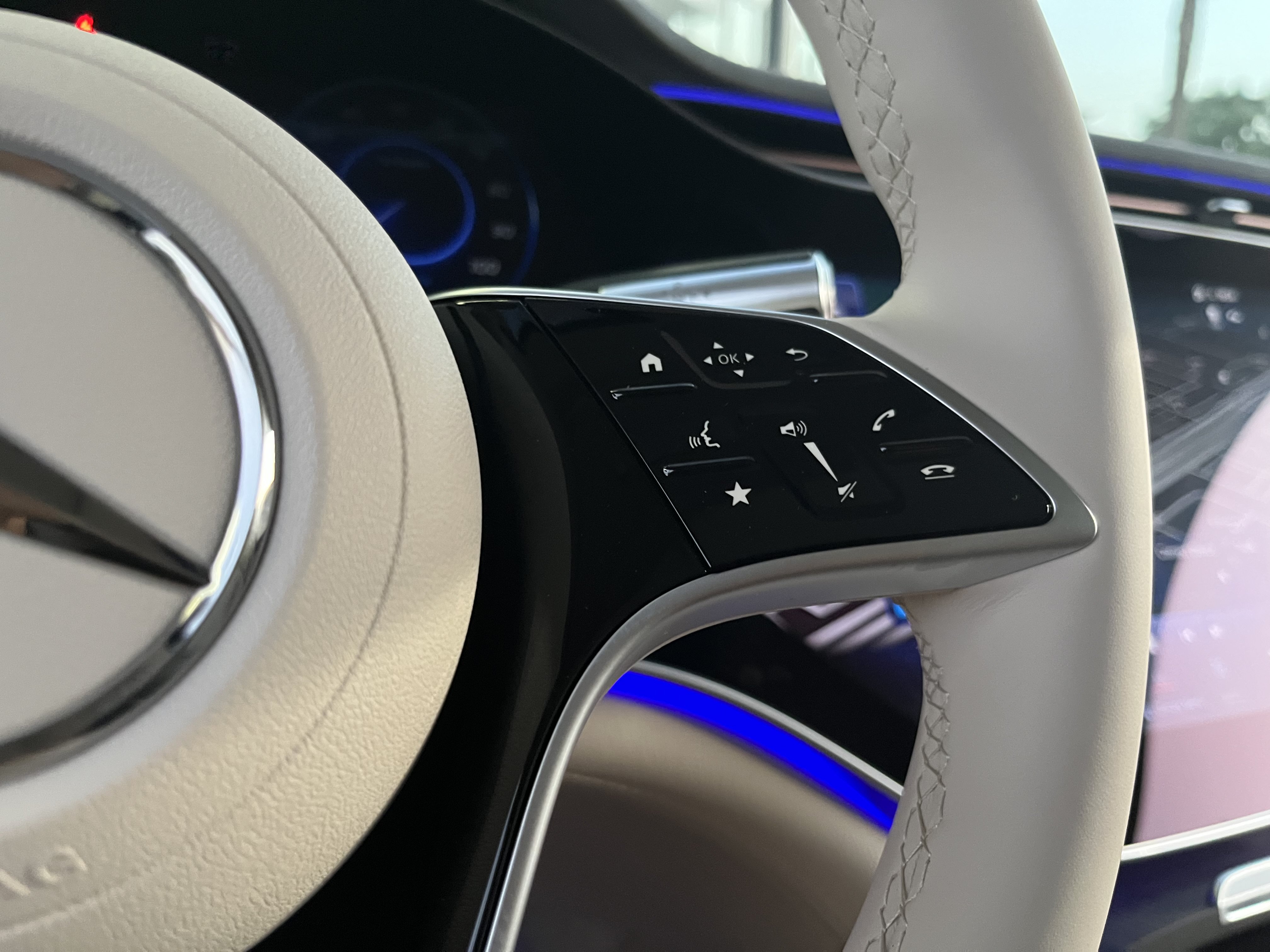 New 2026 Mercedes-Benz EQS 400 4MATIC SUV image 23
