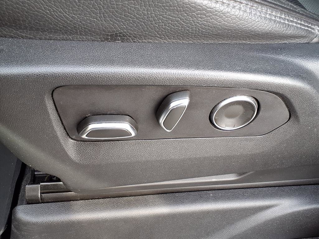 Used 2021 GMC Yukon Denali w/ Denali Premium Package image 6