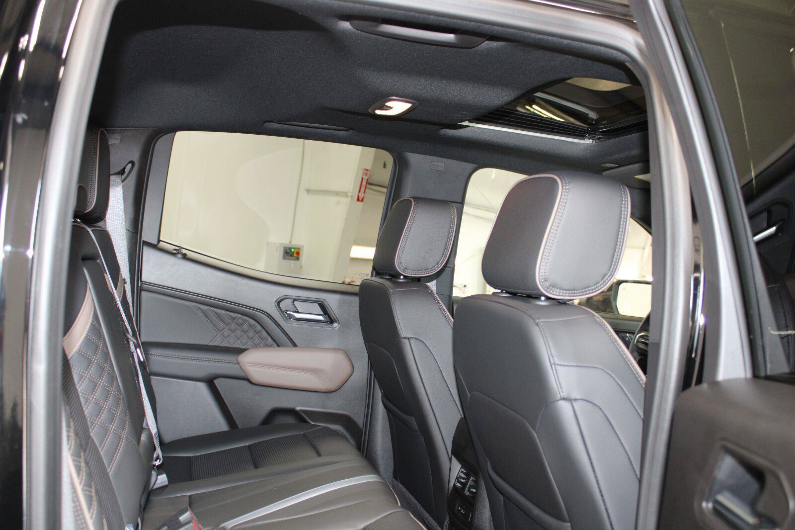 New 2026 GMC Canyon Denali w/ LPO, Denali Black Edition AWD/4WD image 20